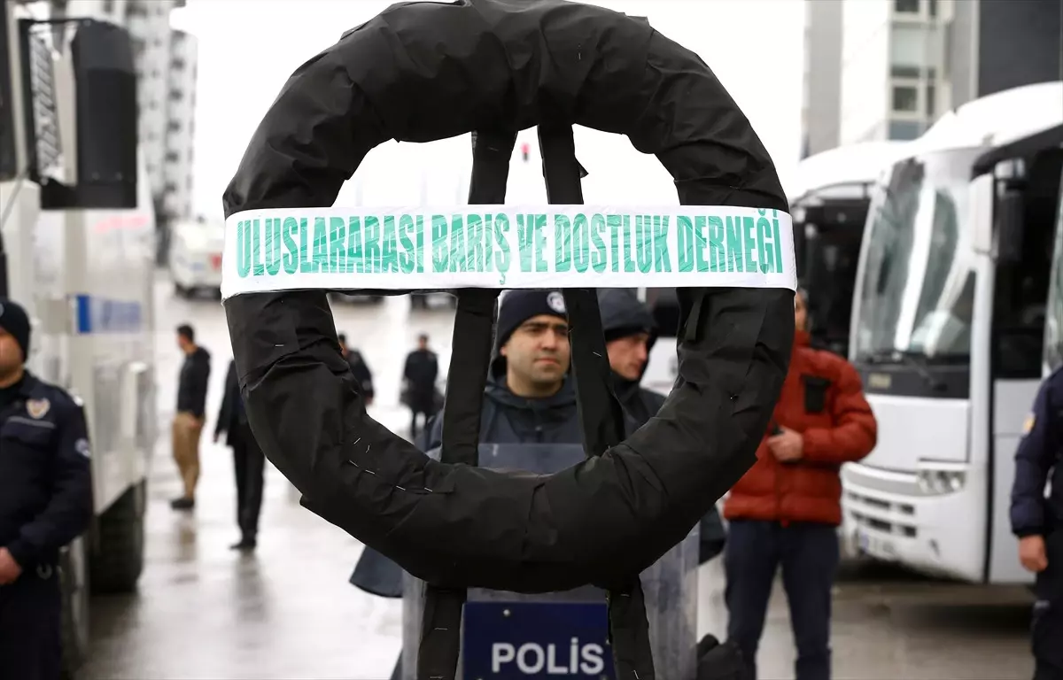 Hollanda\'nın Ankara Büyükelçiliği Önündeki Protesto