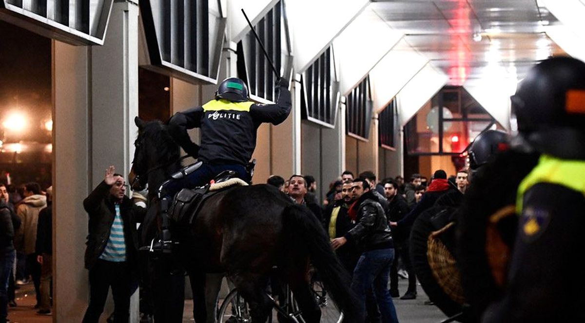Hollanda Polisi Türk Vatandaşlarına Şiddet Uyguladı