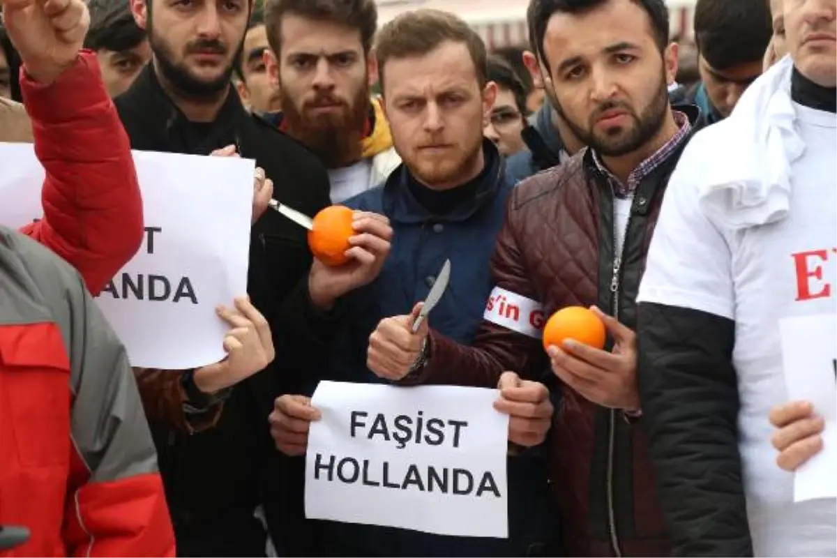 Hollanda\'yı Portakal Sıkarak Protesto Ettiler