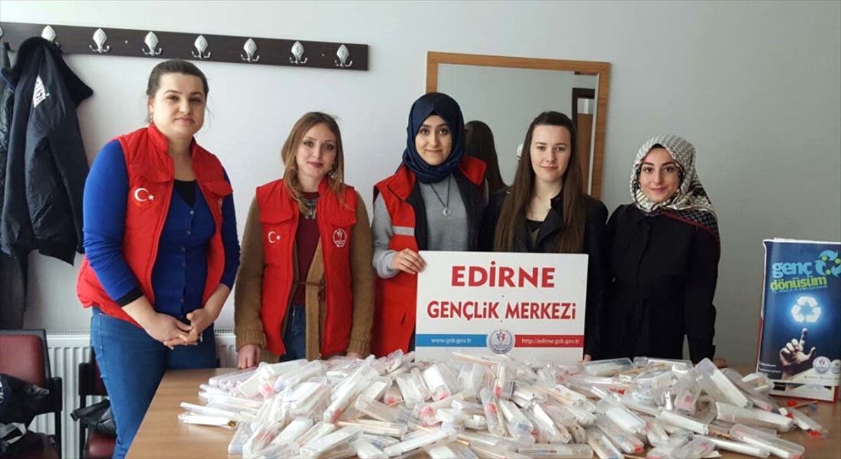 Kalemler Sınav Sonrası İhtiyaç Sahipleri İçin Toplandı