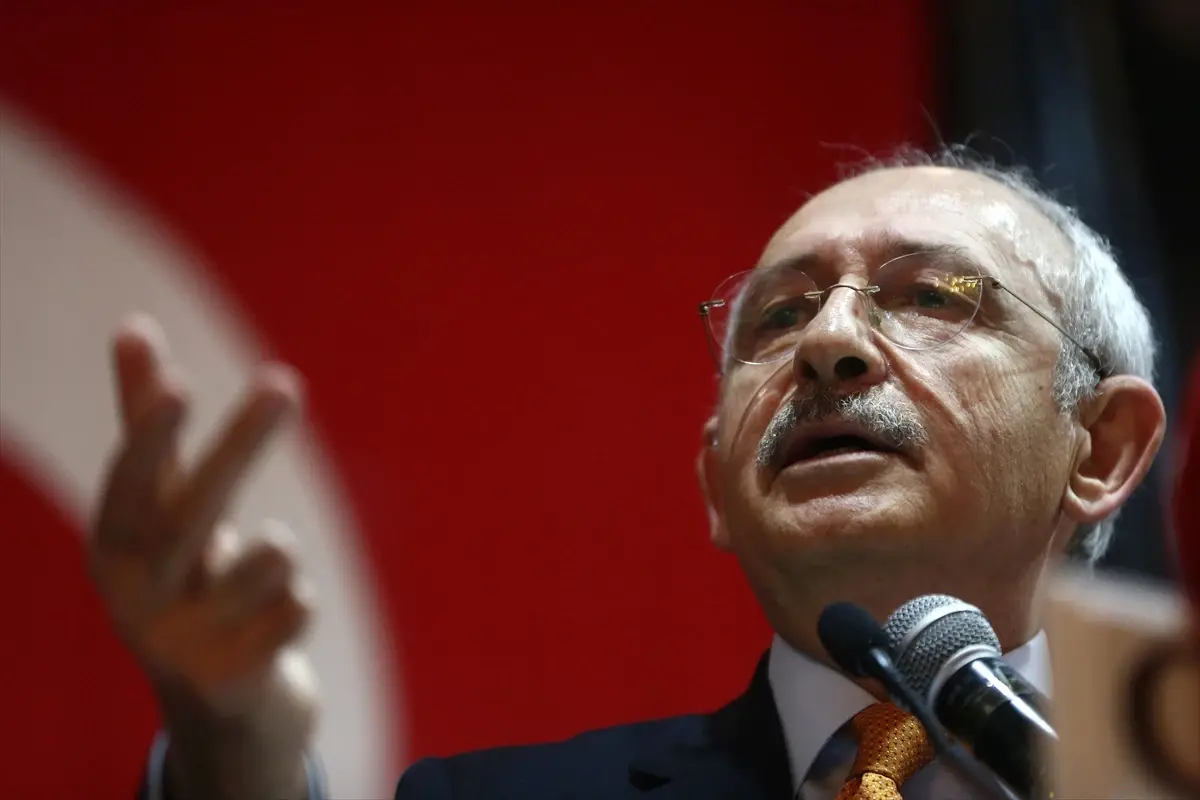 Kılıçdaroğlu Adana\'da Muhtarlarla Bir Araya Geldi