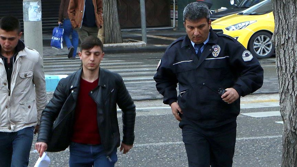 Kimliğini Kaybeden Öğrenci, Ygs\'ye Polisin Yardımıyla Girdi