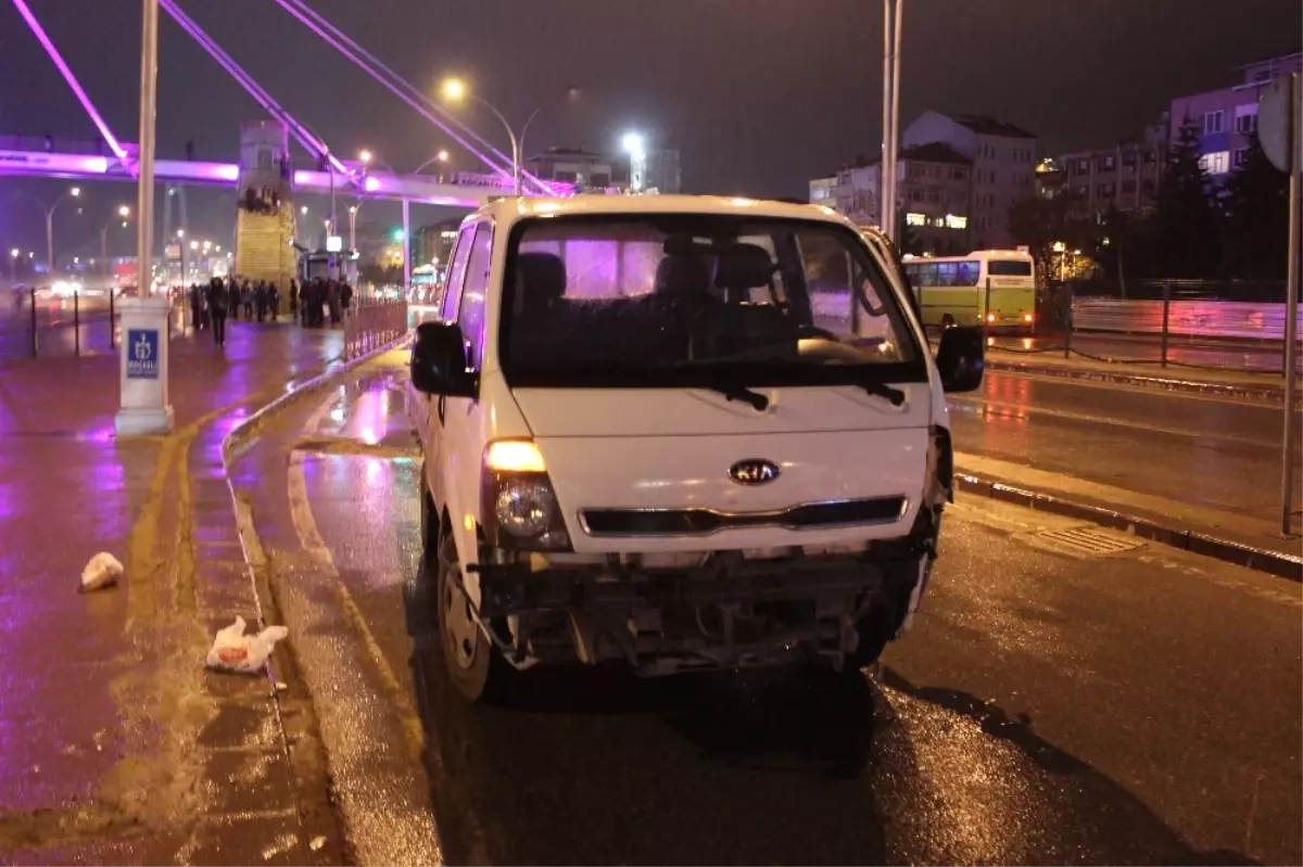 Kocaeli\'de Zincirleme Trafik Kazası: 2 Yaralı