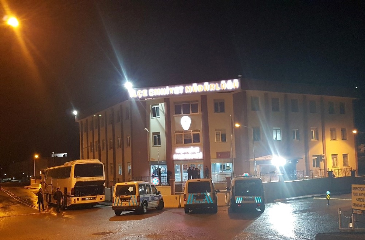 Maç Dönüşü Marketten Hırsızlık Yaptılar