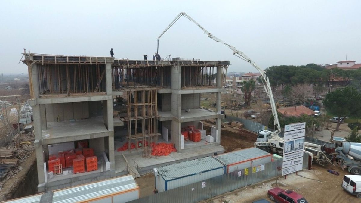 Sarıgöl\'ün Gençlik Merkezi Yükseliyor