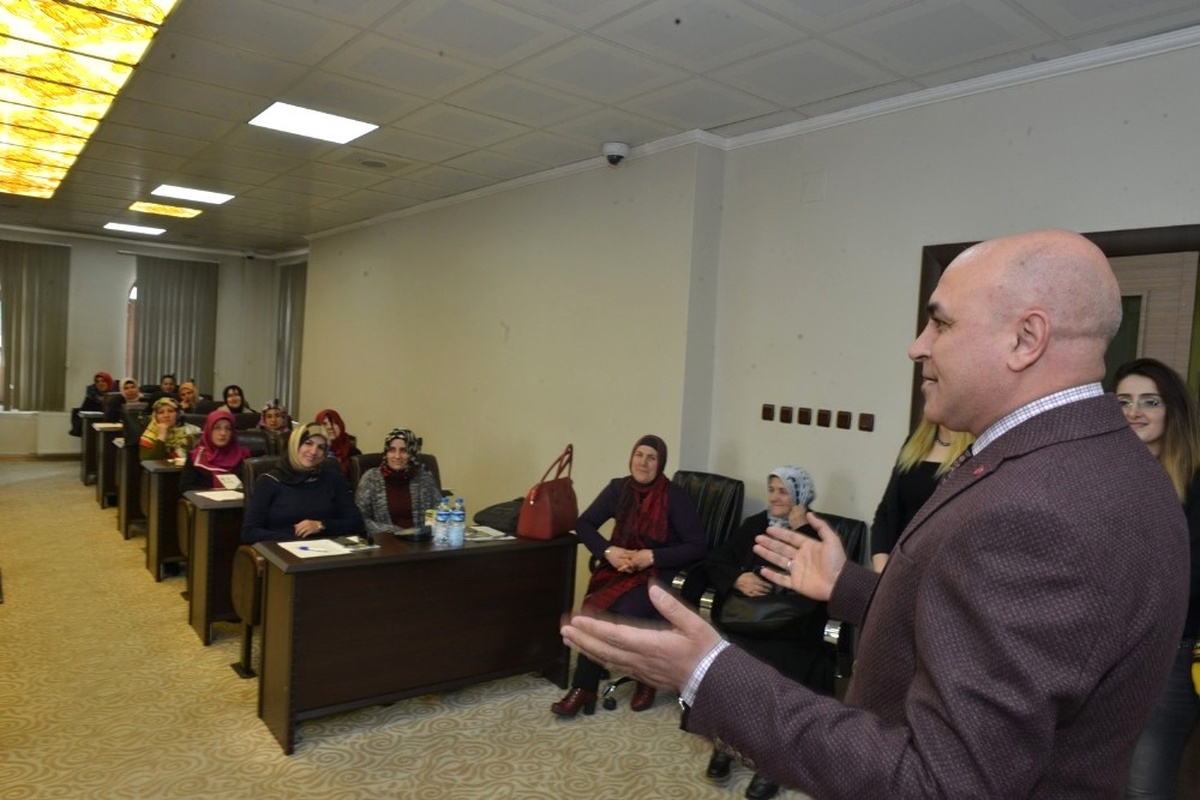 Yakutiye Belediyesi\'nden 40 Yaş Üstü 40 Kadına Menopoz Eğitimi