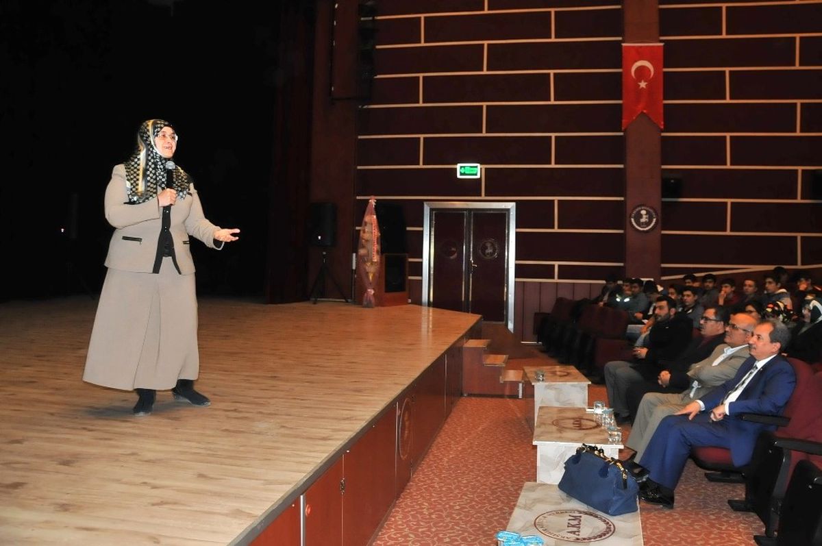 Akşehir Belediyesi\'nden Aile Eğitim Semineri