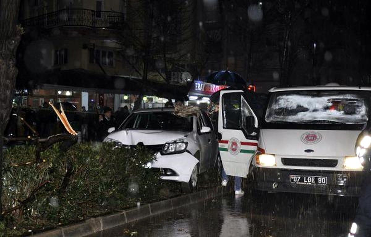 Alışveriş Yapan Arkadaşını Beklerken Öldürüldü