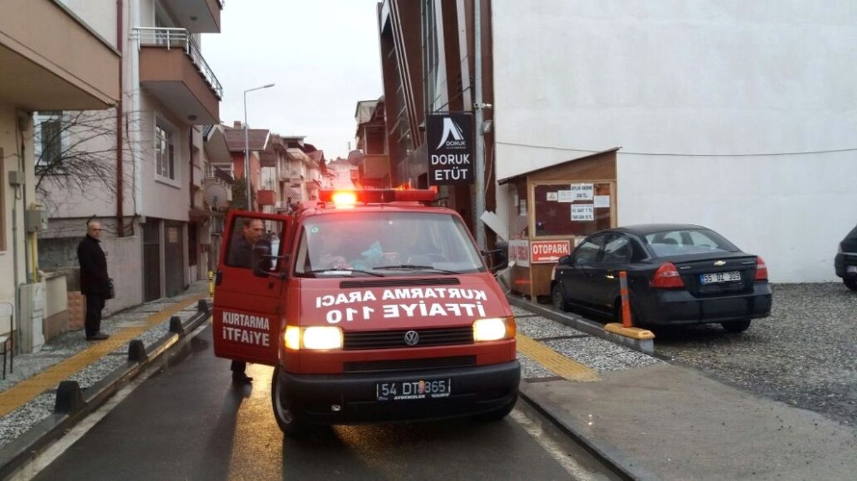 Asansörde Mahsur Kalan Bir Kişi İtfaiye Ekiplerince Kurtarıldı