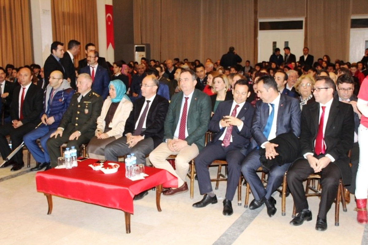 Ayvalık\'ta İstiklal Marşı\'nın Kabulünün 94. Yılı Kutlandı