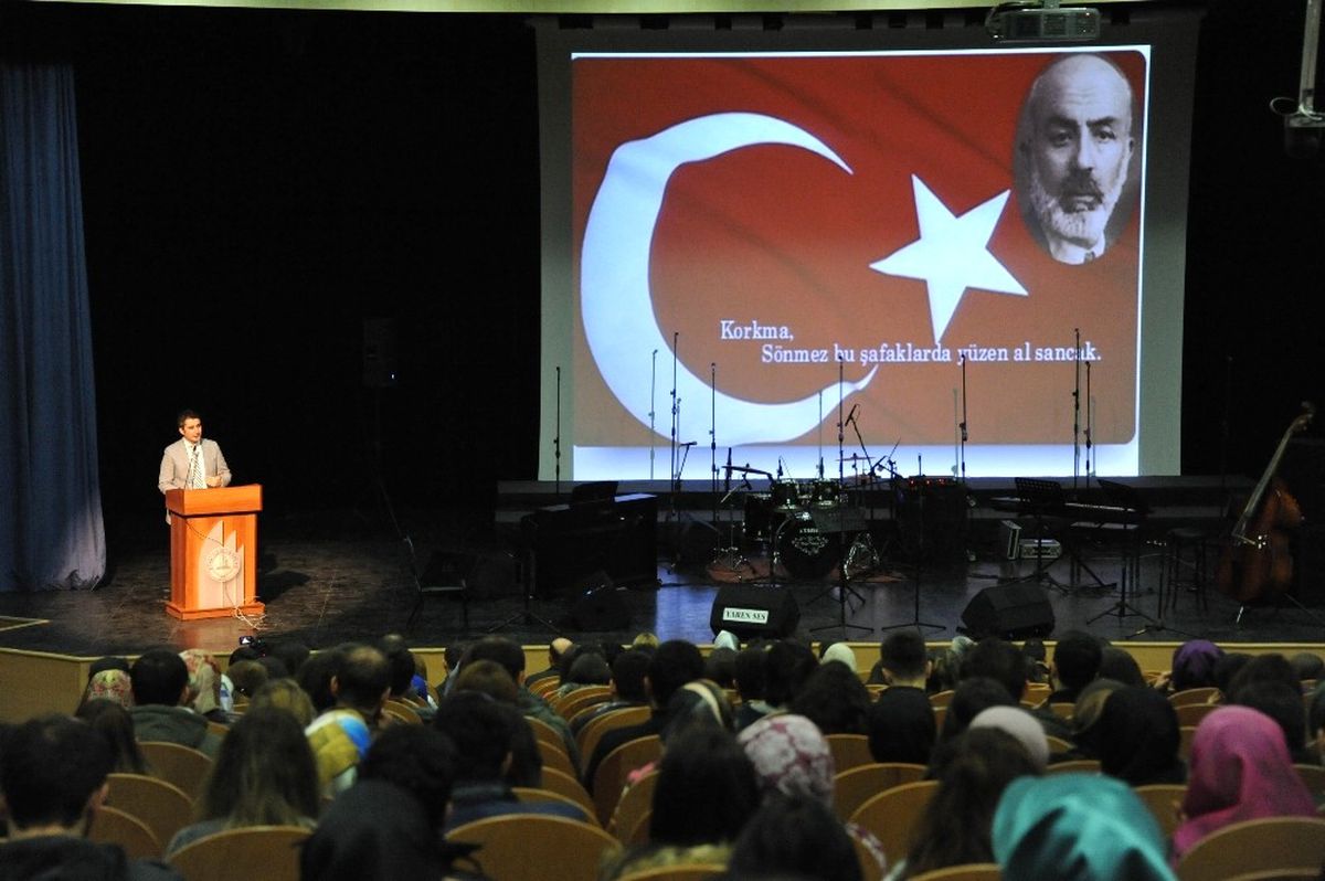 Beü\'de İstiklal Marşının 96. Yılı Nedeniyle Konferans Düzenlendi