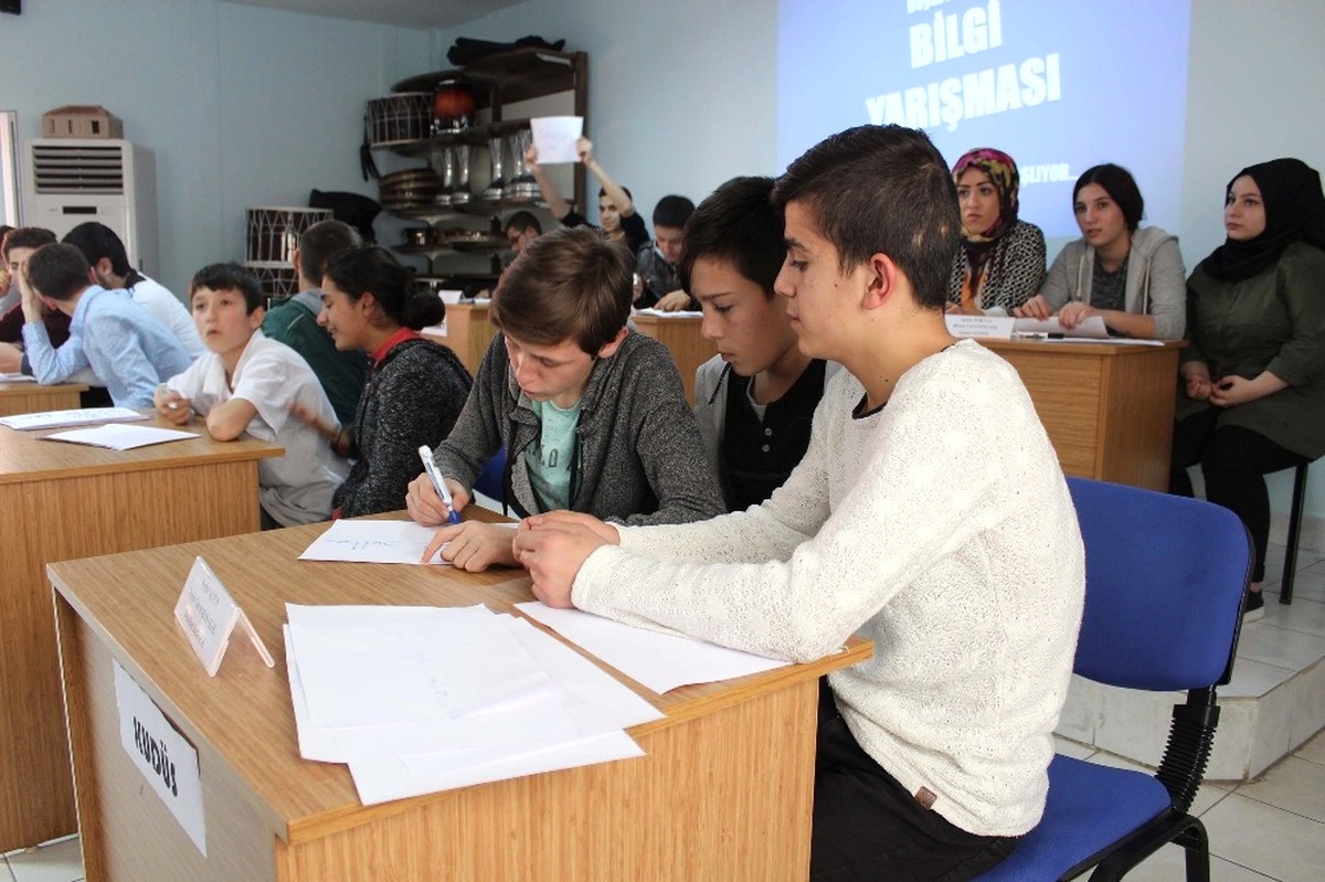 Beyaz Kalpler\'de Geleneksel Bilgi Yarışması