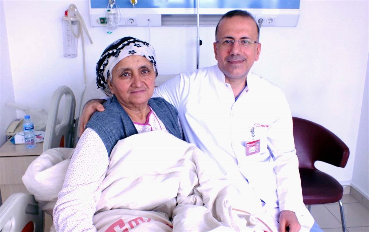 57 Yaşındaki Kadının Karnından 38 Kiloluk Kitle Çıkarıldı