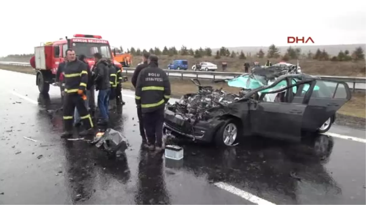 Bolu Tem\'de 5 Araç Arka Arkaya Kaza Yaptı: 1 Ölü, 4 Yaralı