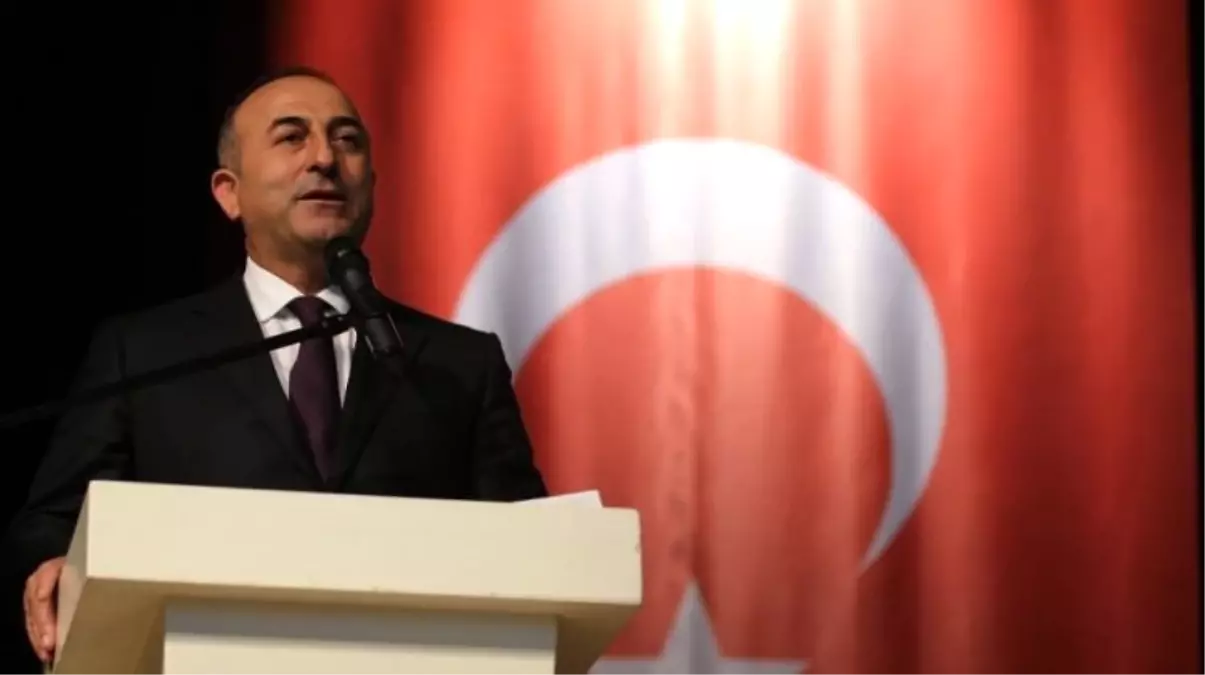 Çavuşoğlu Fransa\'da Hollanda\'yı Eleştirdi: Bir Başbakan Bu Kadar Küçülür Mü?