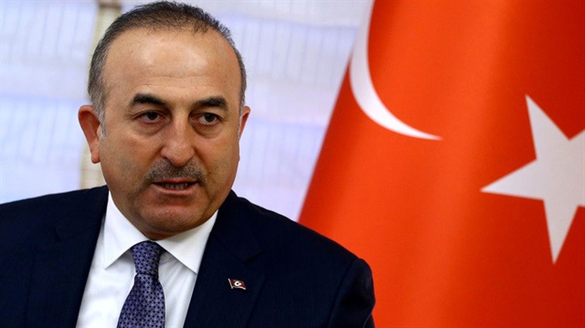Çavuşoğlu Fransa\'da Hollanda\'yı Eleştirdi: Bir Başbakan Bu Kadar Küçülür Mü?