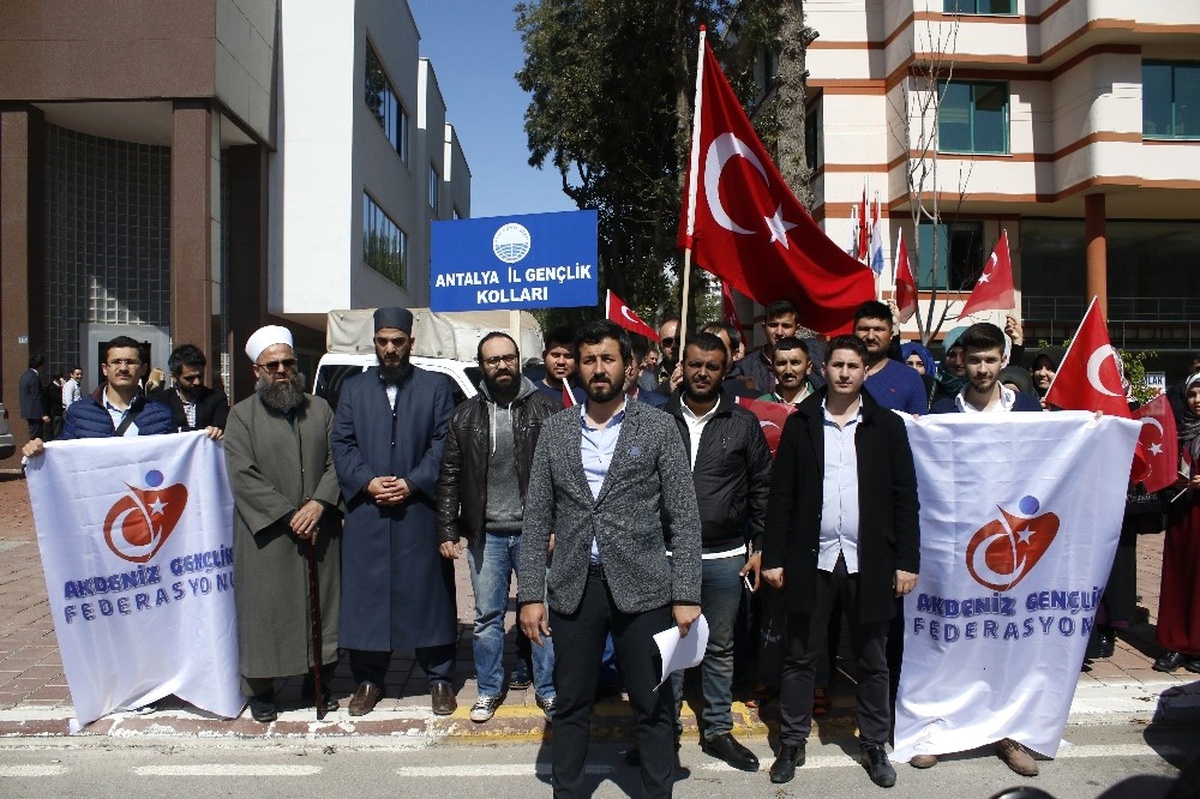 Hollanda\'nın Antalya Fahri Konsolosluğu Önünde Protesto