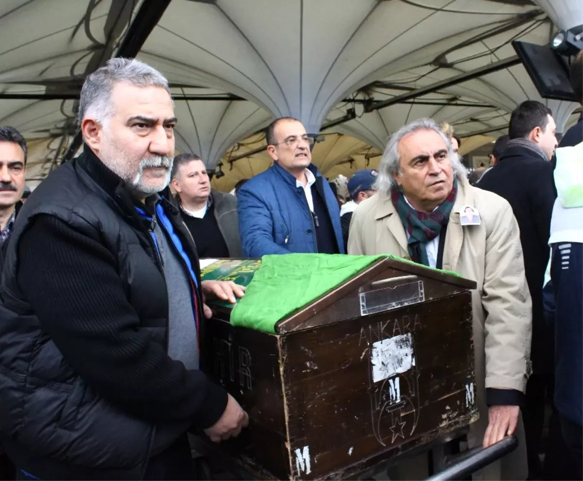 Hüseyin Avni Aker\'in Kızı Türkan Aker Köseoğlu Son Yolculuğuna Uğurlandı