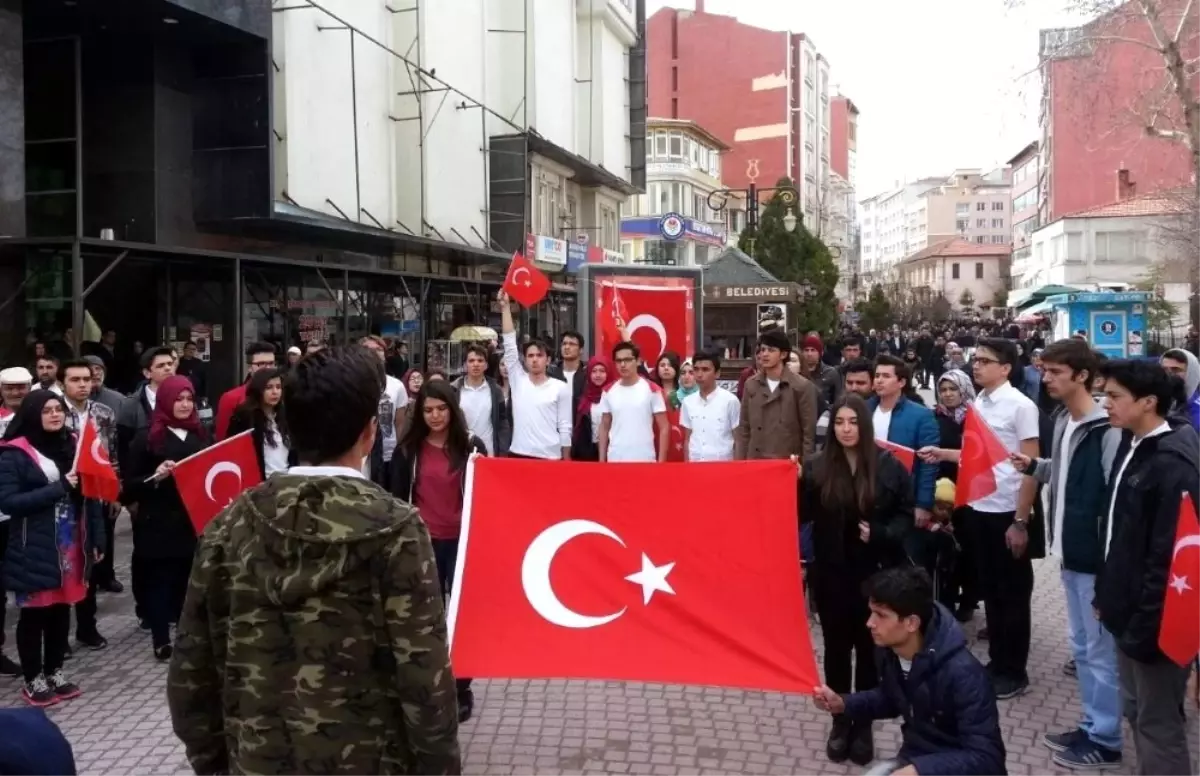 İstiklal Marşının Her Dizesini Farklı Bir Öğrenci Okudu