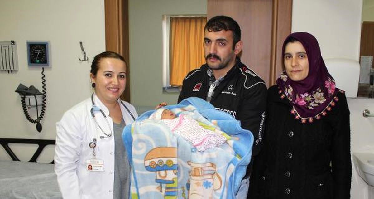 Kadriye Bebek Otomobilde Dünyaya Geldi