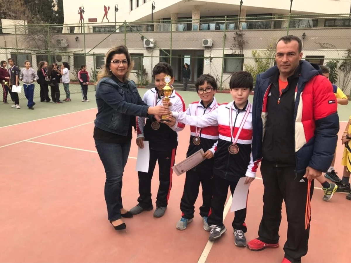 Sanko Okullarının Kort Tenisi Başarısı