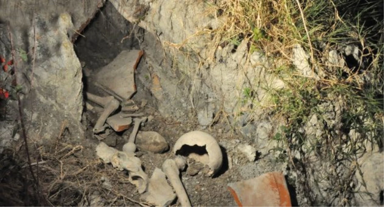 Tunceli\'de Kaleşnikof, El Bombası ve İnsan Kemikleri Bulundu