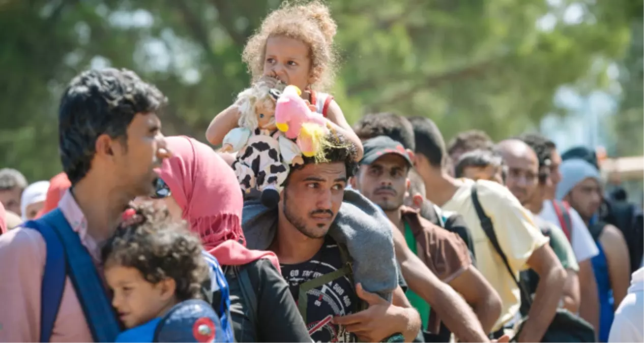 Yelkenli Teknede Bulunan 83 Göçmen Yakalandı