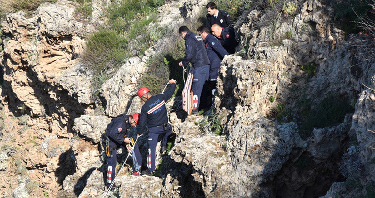 15 Yaşındaki Genç Falezlerden Aşağıya Düştü, Kalp Masajıyla Hayata Döndü