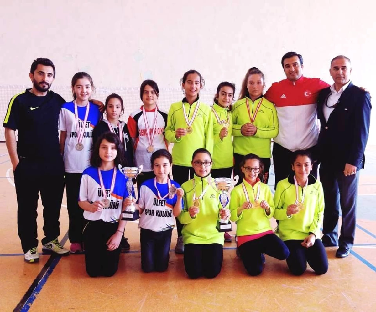 Adana\'da Okullararası Küçükler Badminton İl Birinciliği