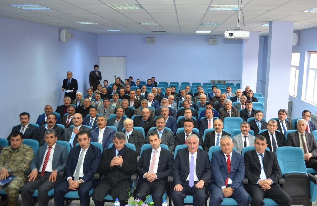 Adilcevaz\'da Kurum Amirleri ve Muhtarlarla Toplantı