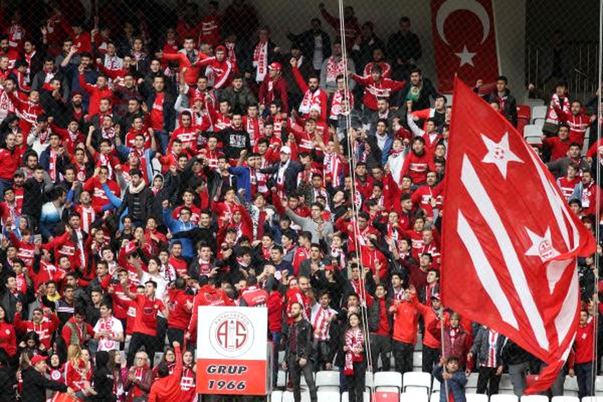 Antalyaspor Taraftarından Beşiktaş\'a Ucuz Bilete Tepki