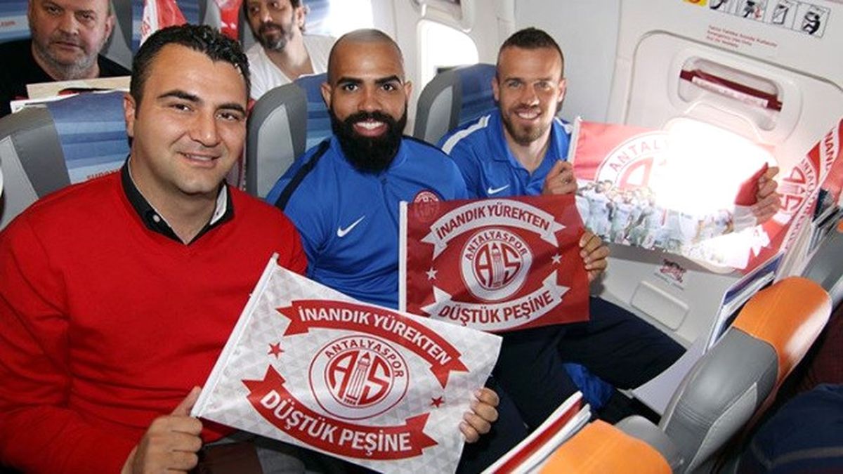 Antalyaspor\'un Deplasman Uğuru "Pilotlar"