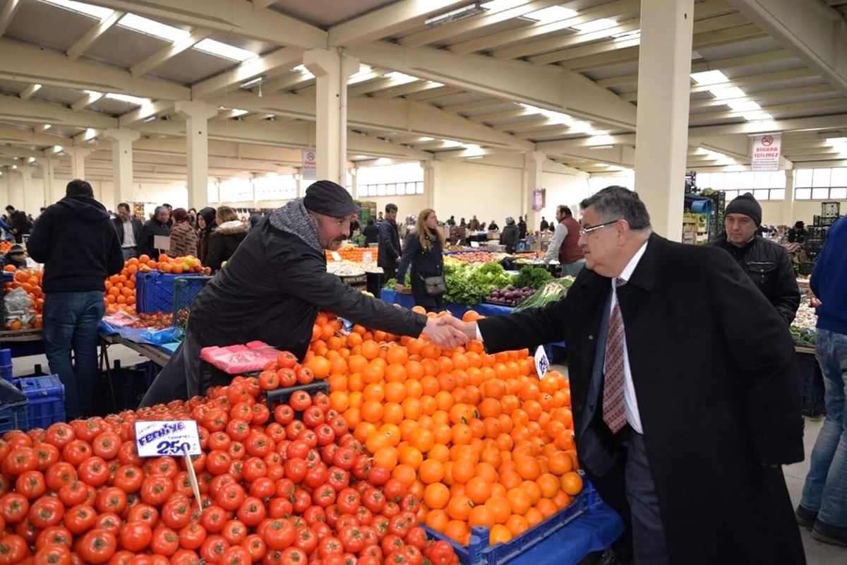 Başkan Yağcı Kapalı Pazar\'da Referandumu Anlattı