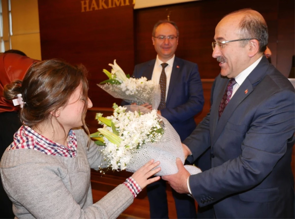 Belediye Meclisini Takip Eden Gazeteciler Başkan Gümrükçüoğlu\'nun Tıp Bayramı\'nı Kutladı