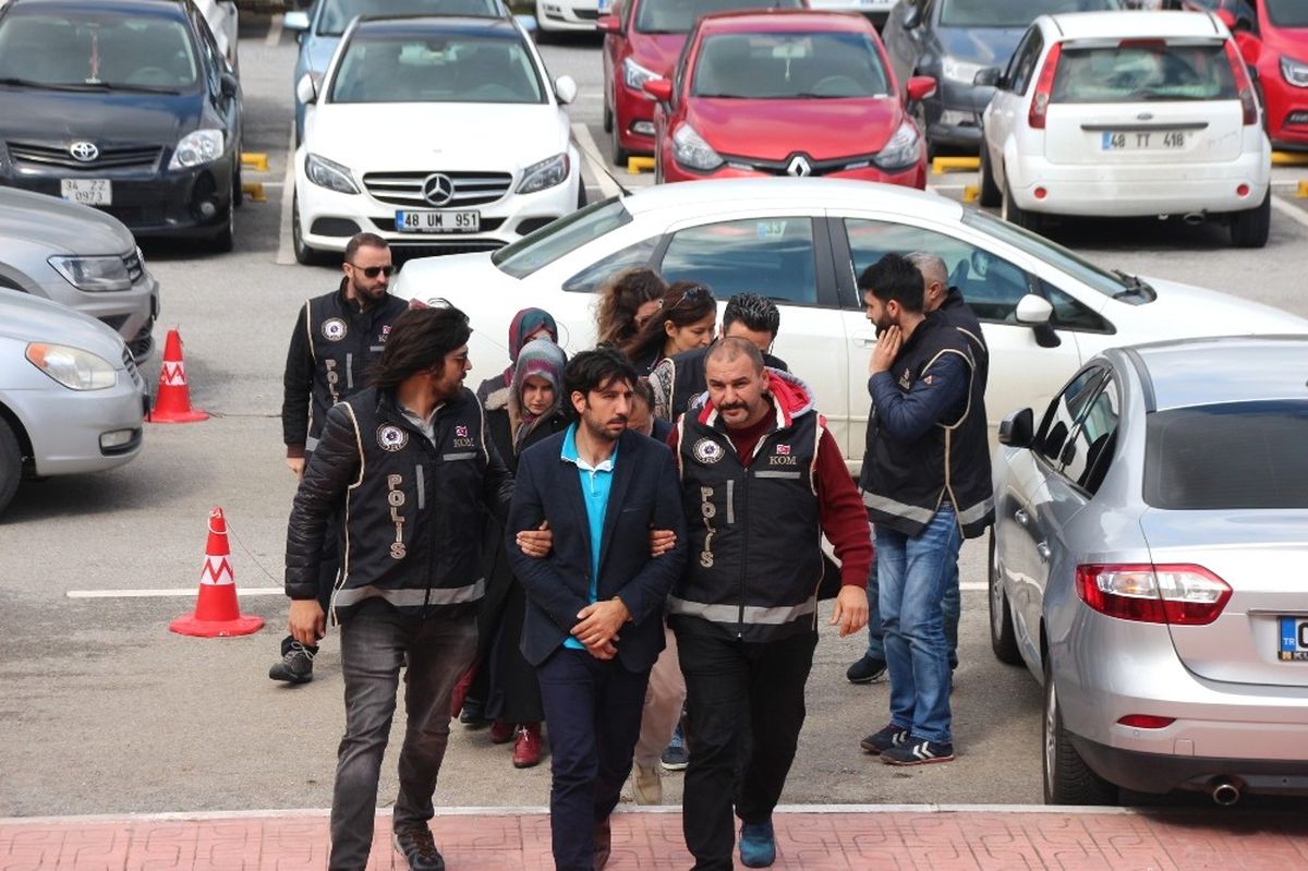 Bodrum\'da Fetö Şüphelisi 2\'si Kadın 4 Kişi Adliye Sevk Edildi