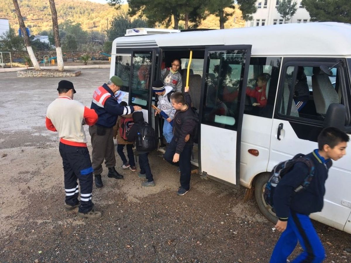 Bodrum\'da Jandarma Ekipleri Okul Taşıtlarını Denetlendi
