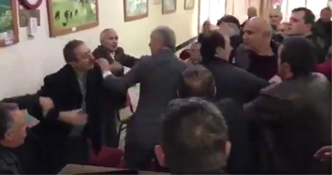 CHP\'li Bektaşoğlu Kahvehanede Vatandaşlarla Tartıştı