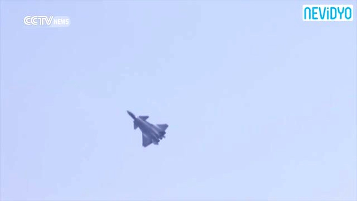Çin\'in Yeni Hayalet Jeti J-20 Uçuşa Geçti