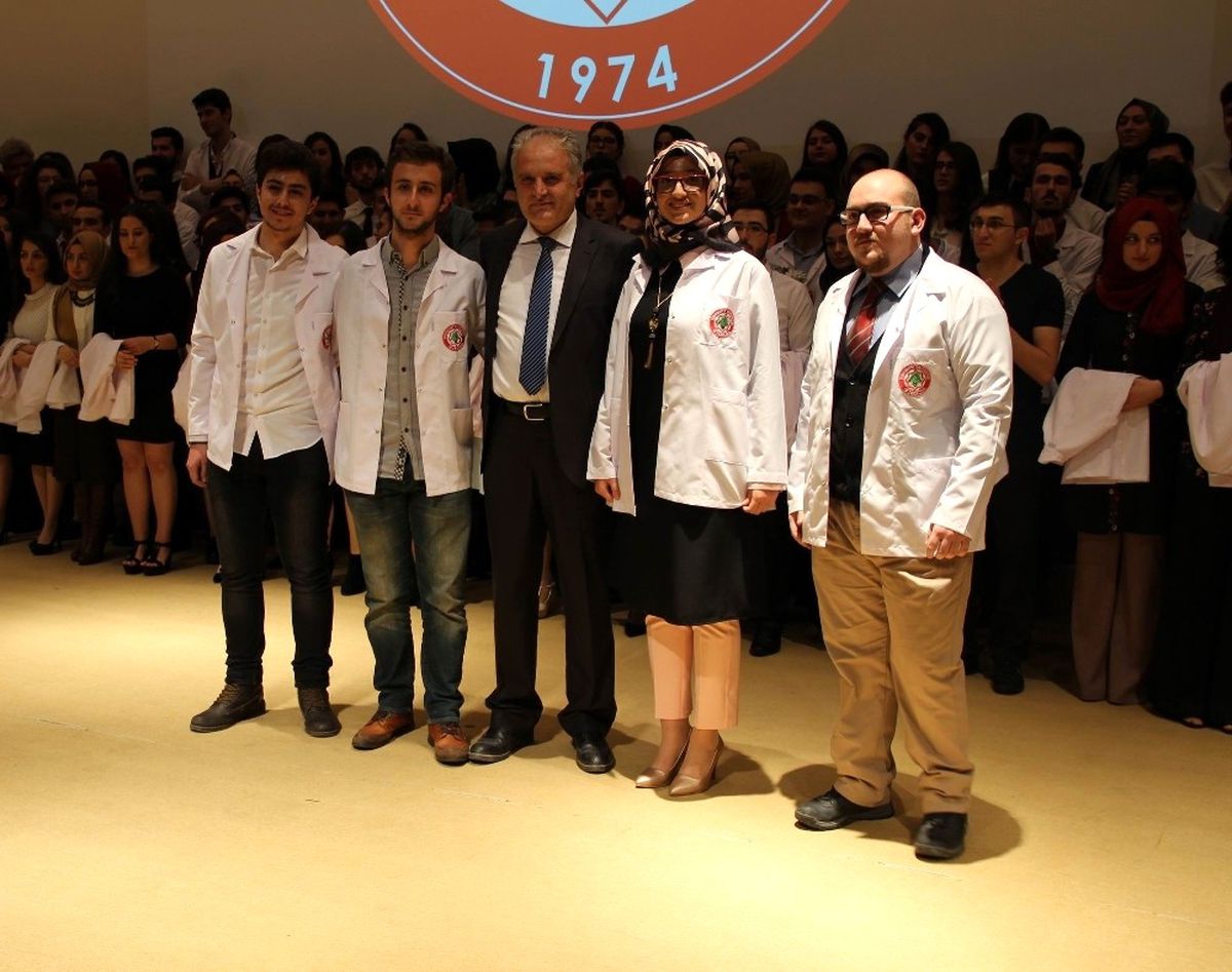 Cü Tıp Fakültesi Öğrencileri Beyaz Önlük Giydi