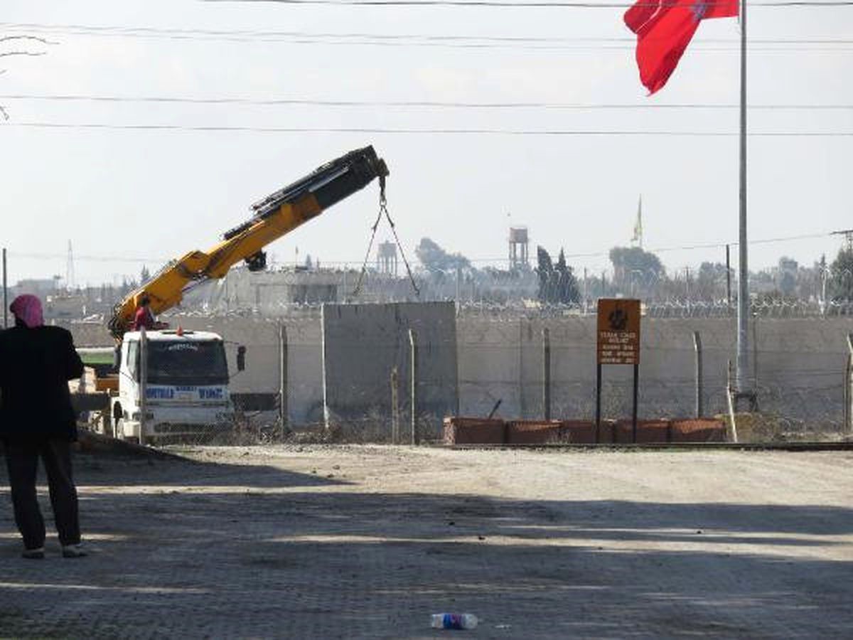 Dha Yurt: Akçakale\'nin Suriye Sınırındaki 4 Duvar Kaldırıldı