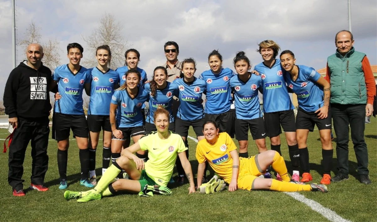 Döşemealtı Kadın Futbol Takımı, Karadeniz Ereğli\'yi Ağırlıyor