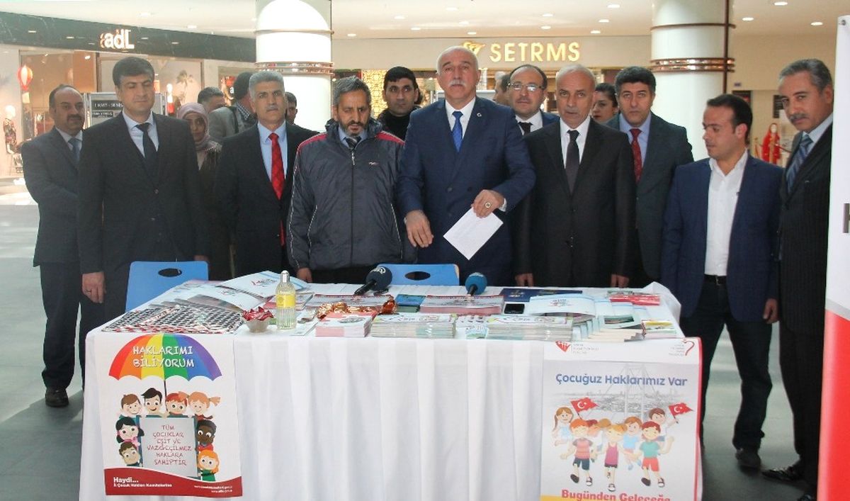 Elazığ\'da \'Koruyucu Aile\' Standı Açıldı