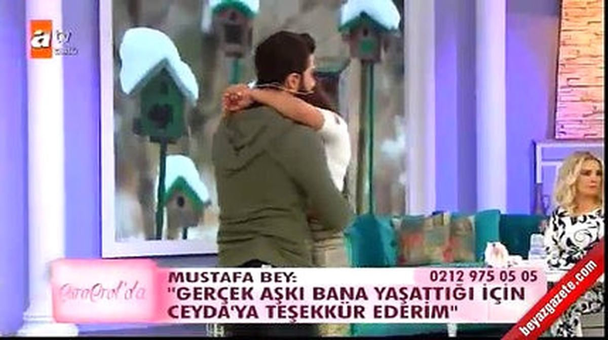 Esra Erol\'da - Mustafa ile Ceyda\'dan Duygusal Son Dans!