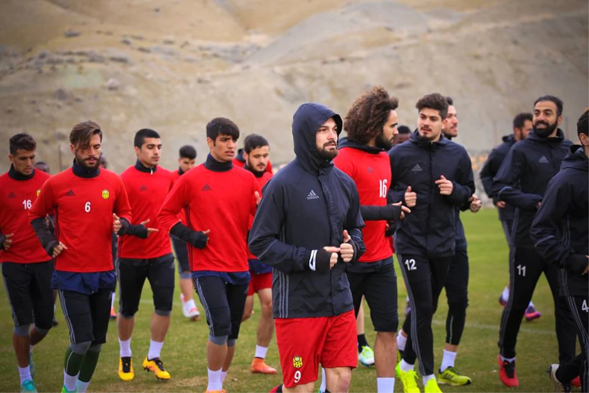 Evkur Yeni Malatyaspor\'da İrfan Buz, Futbolcuları Uyardı
