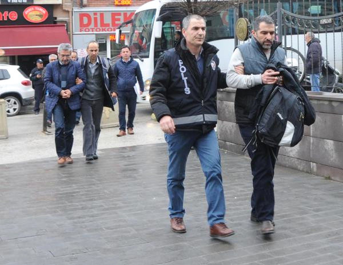 Fetö\'den Gözaltına Alınan 3\'ü Profesör 30 Şüpheli Adliyede
