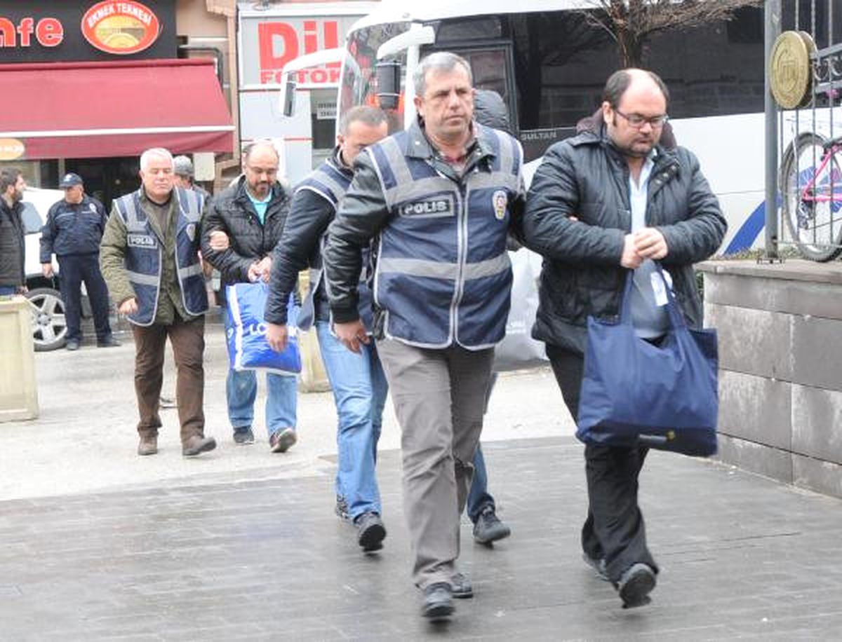 Fetö\'den Gözaltına Alınan 3\'ü Profesör 30 Şüpheli Adliyede