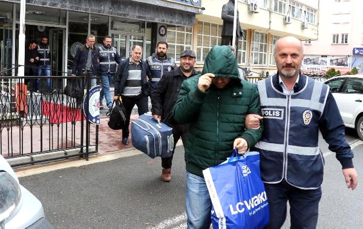 Fetö Şüphelisi 7 Belediye Çalışanı Adliyede (2)