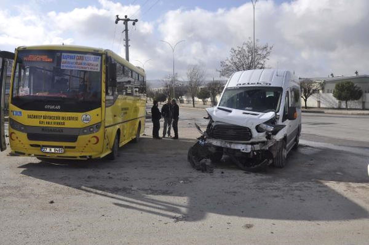 Gaziantep\'te İşçi Servisleri Çarpıştı: 20 Yaralı