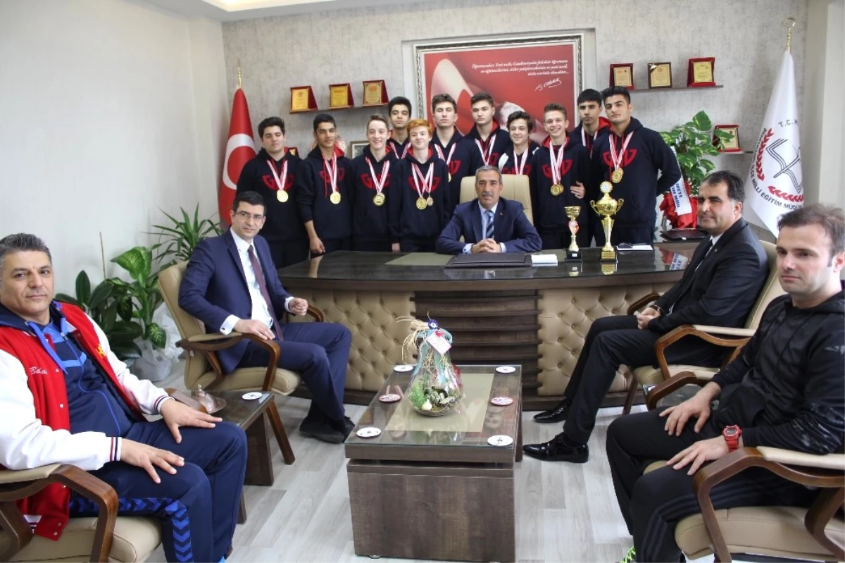 Gkv\'nin Şampiyon Ekipi Mehmet Yağcı\'yı Ziyaret Etti