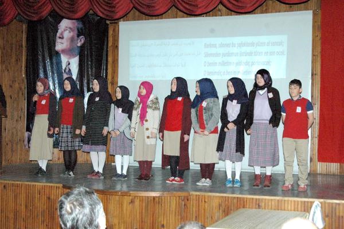 İmam Hatip Öğrencileri İstiklal Marşı\'nı Arapça Okudu